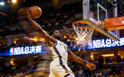 NBA总决赛报道 - 篮球运动员扣篮精彩瞬间